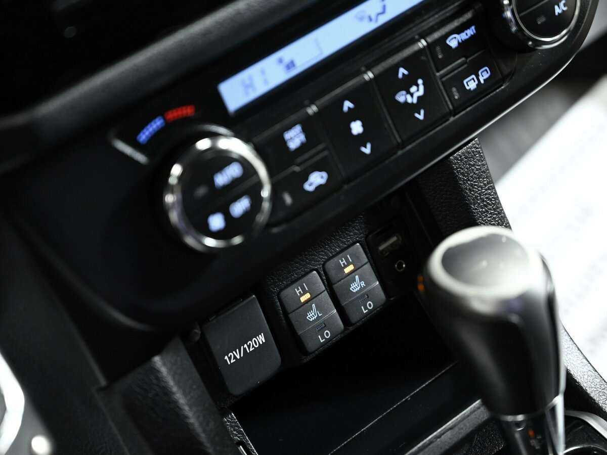 Б/У Тойота Королла 2015 года. Фото: #11