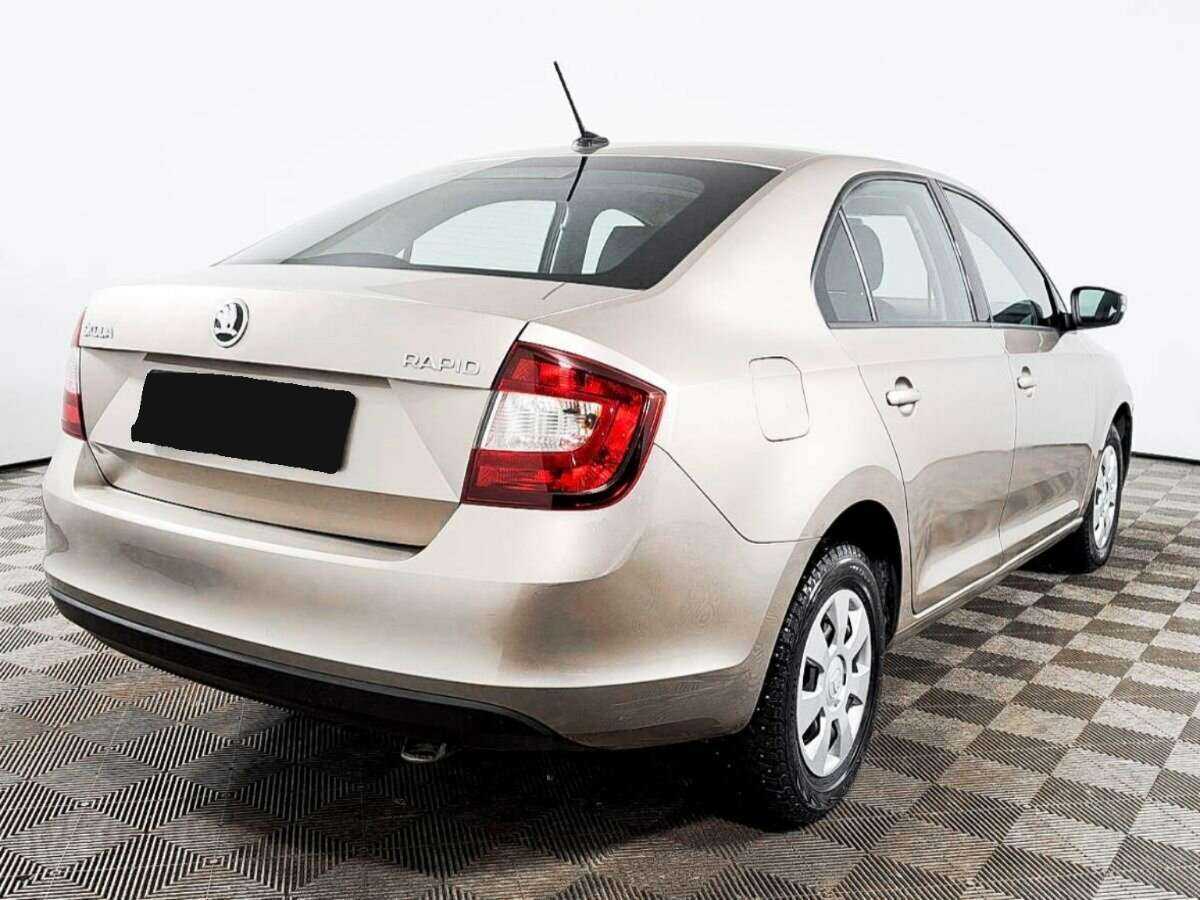 Б/У Шкода Рапид 2018 года. Фото: #3