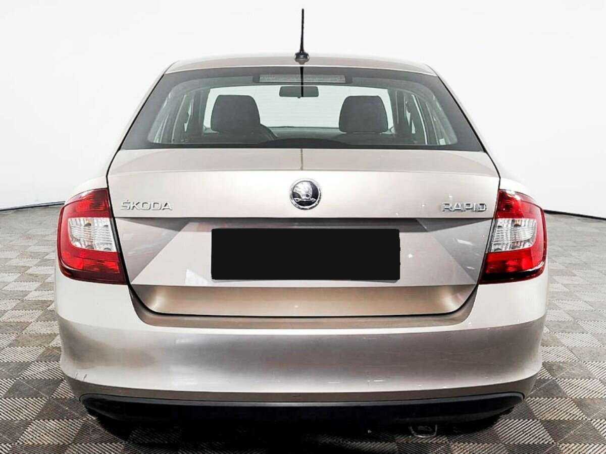 Б/У Шкода Рапид 2018 года. Фото: #4