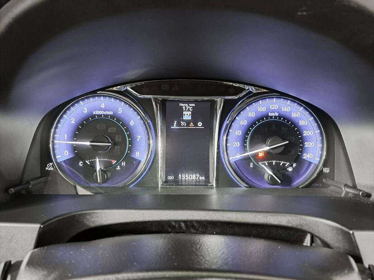 Б/У Тойота Камри 2016 года. Фото: #9