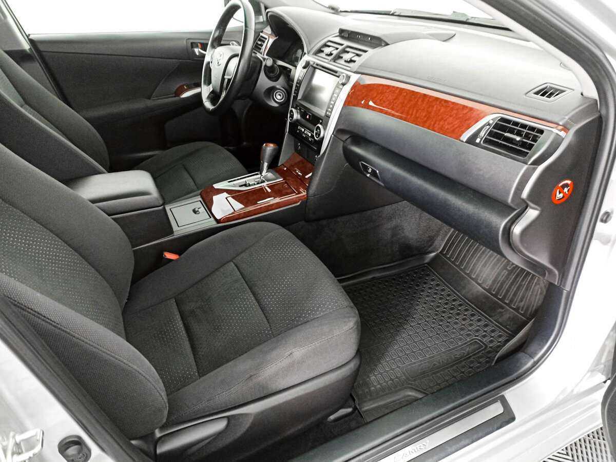 Б/У Тойота Камри 2012 года. Фото: #8