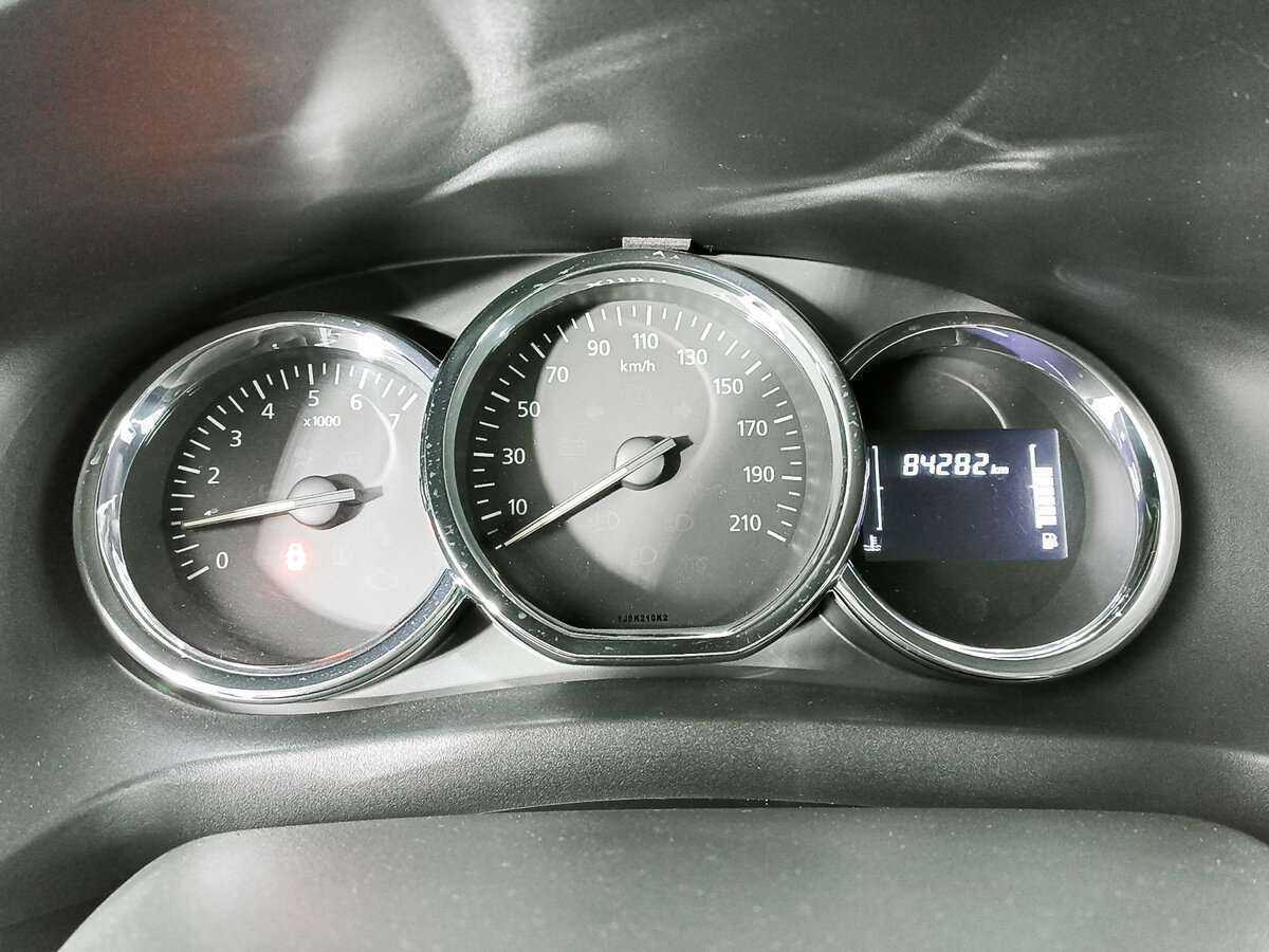 Б/У Рено Логан 2018 года. Фото: #10