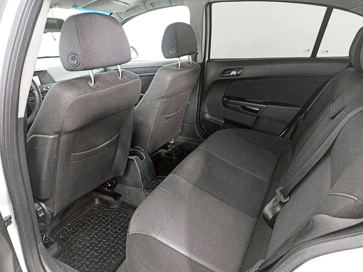 Б/У Опель Астра 2013 года. Фото: #9