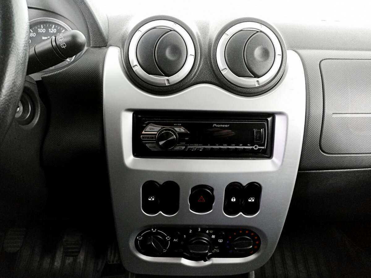 Б/У Рено Сандеро 2013 года. Фото: #10