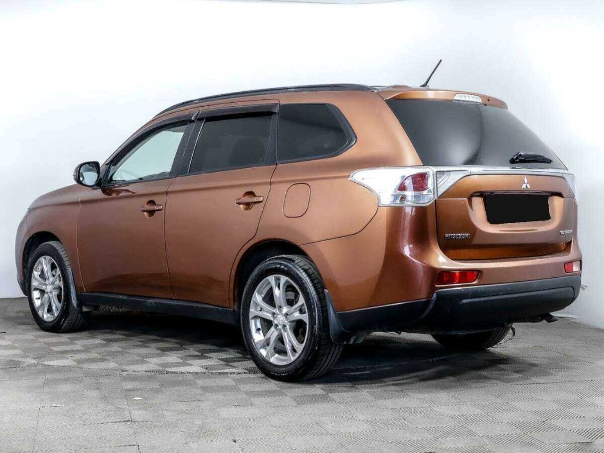Б/У Митсубиши Оутлэндер 2012 года. Фото: #4
