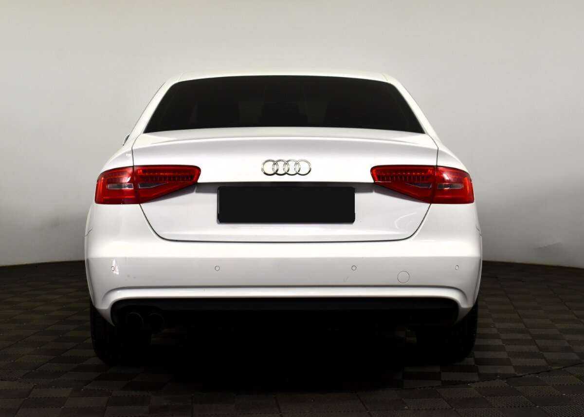 Б/У Ауди А4 2012 года. Фото: #4