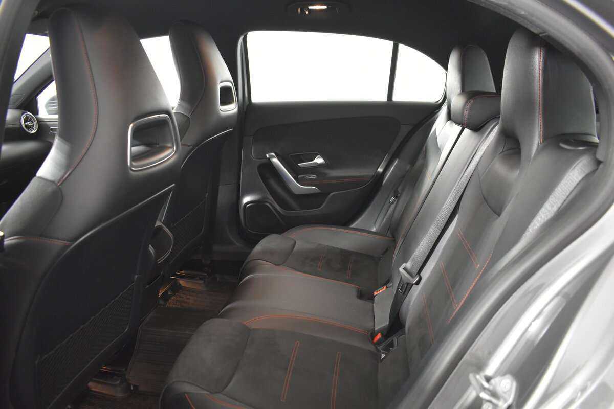 Б/У Мерседес-Бенц А-Класс 2018 года. Фото: #6