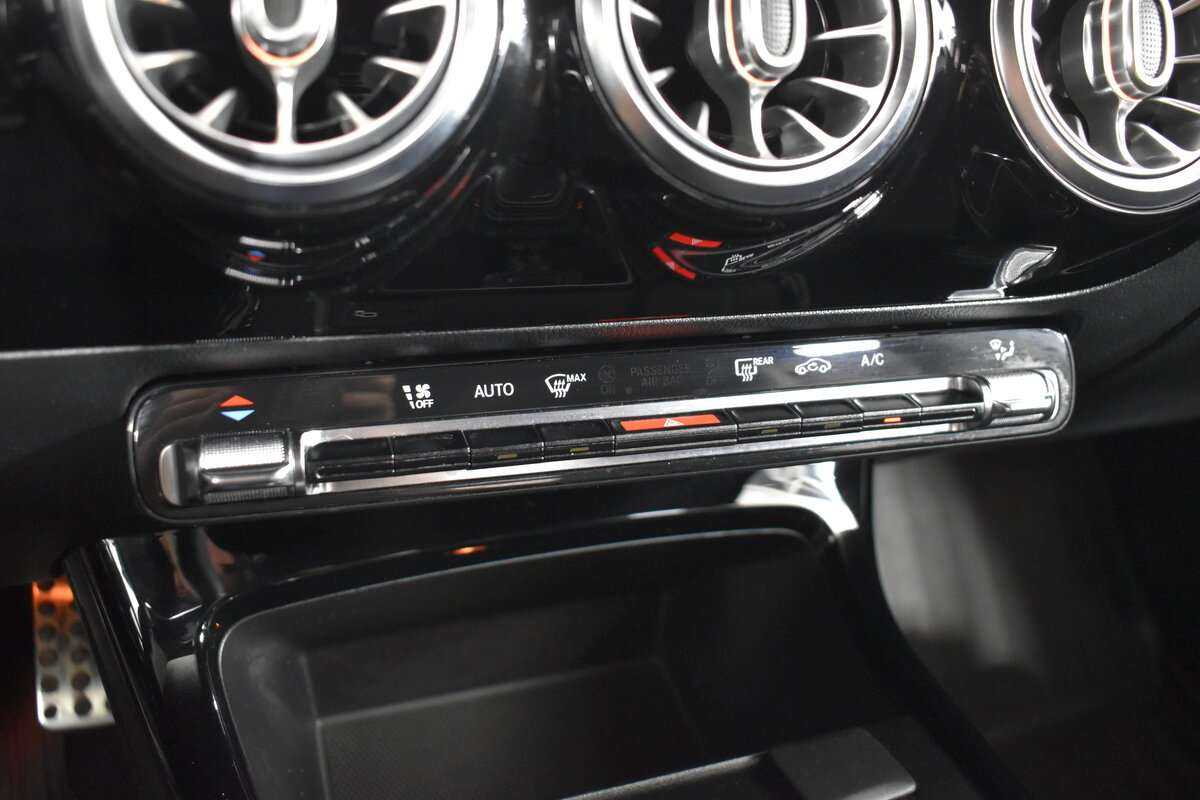 Б/У Мерседес-Бенц А-Класс 2018 года. Фото: #15