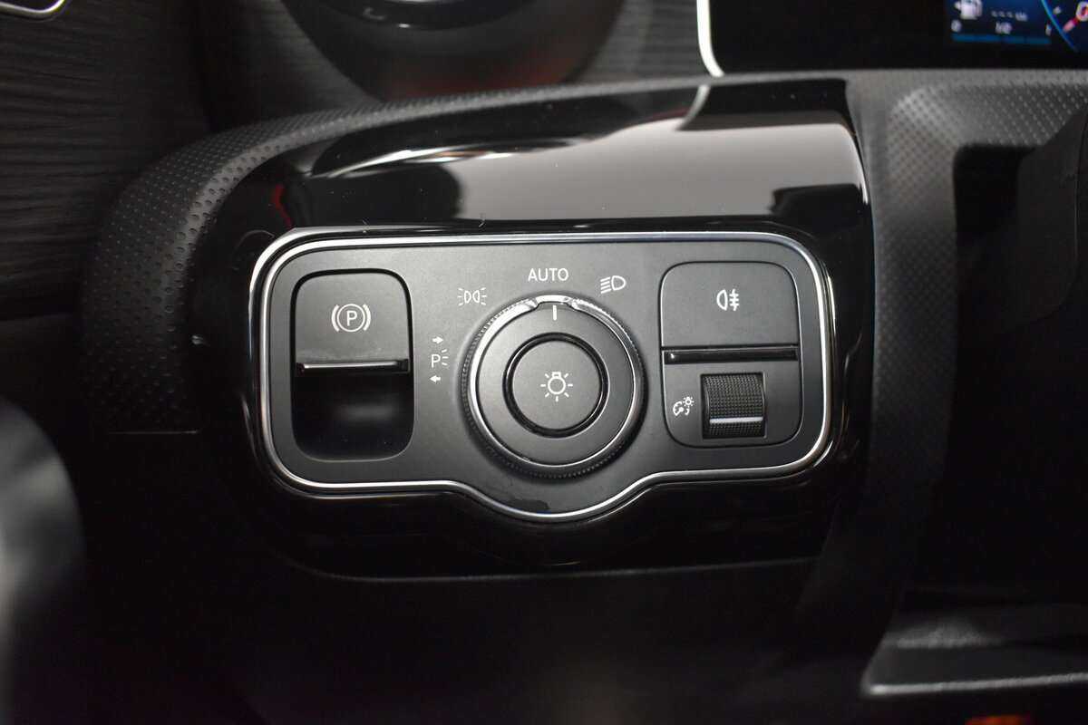 Б/У Мерседес-Бенц А-Класс 2018 года. Фото: #22