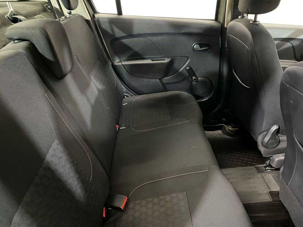 Б/У Рено Логан 2016 года. Фото: #10