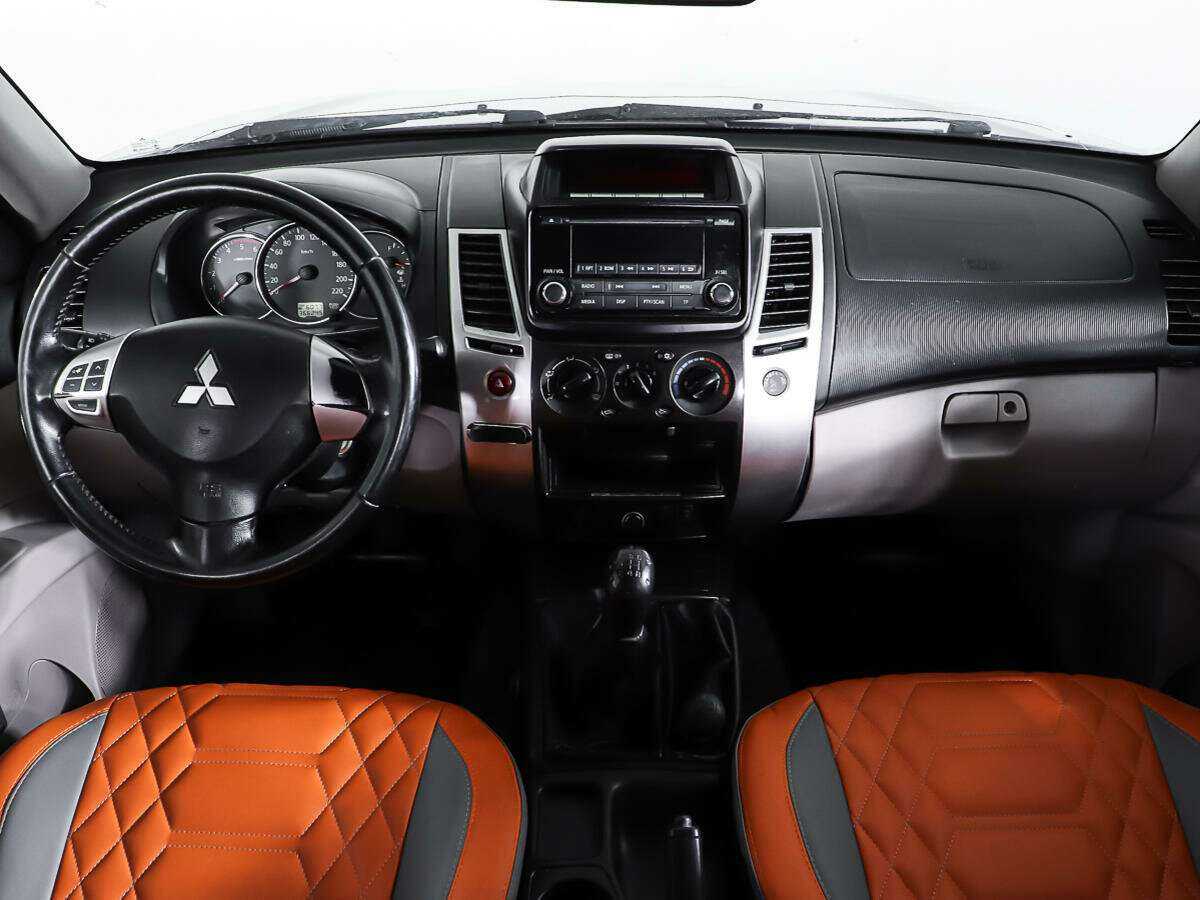 Б/У Митсубиши Паджеро Спорт 2014 года. Фото: #12