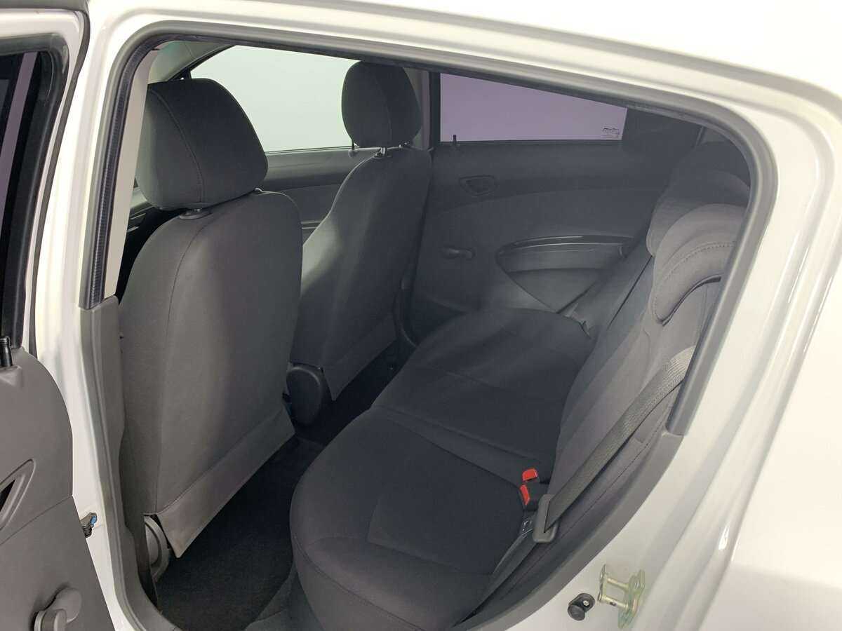 Б/У Шевроле Спарк 2013 года. Фото: #9