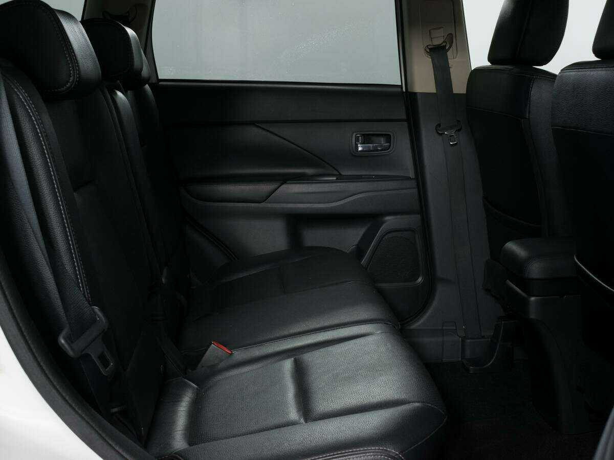 Б/У Митсубиши Оутлэндер 2012 года. Фото: #11