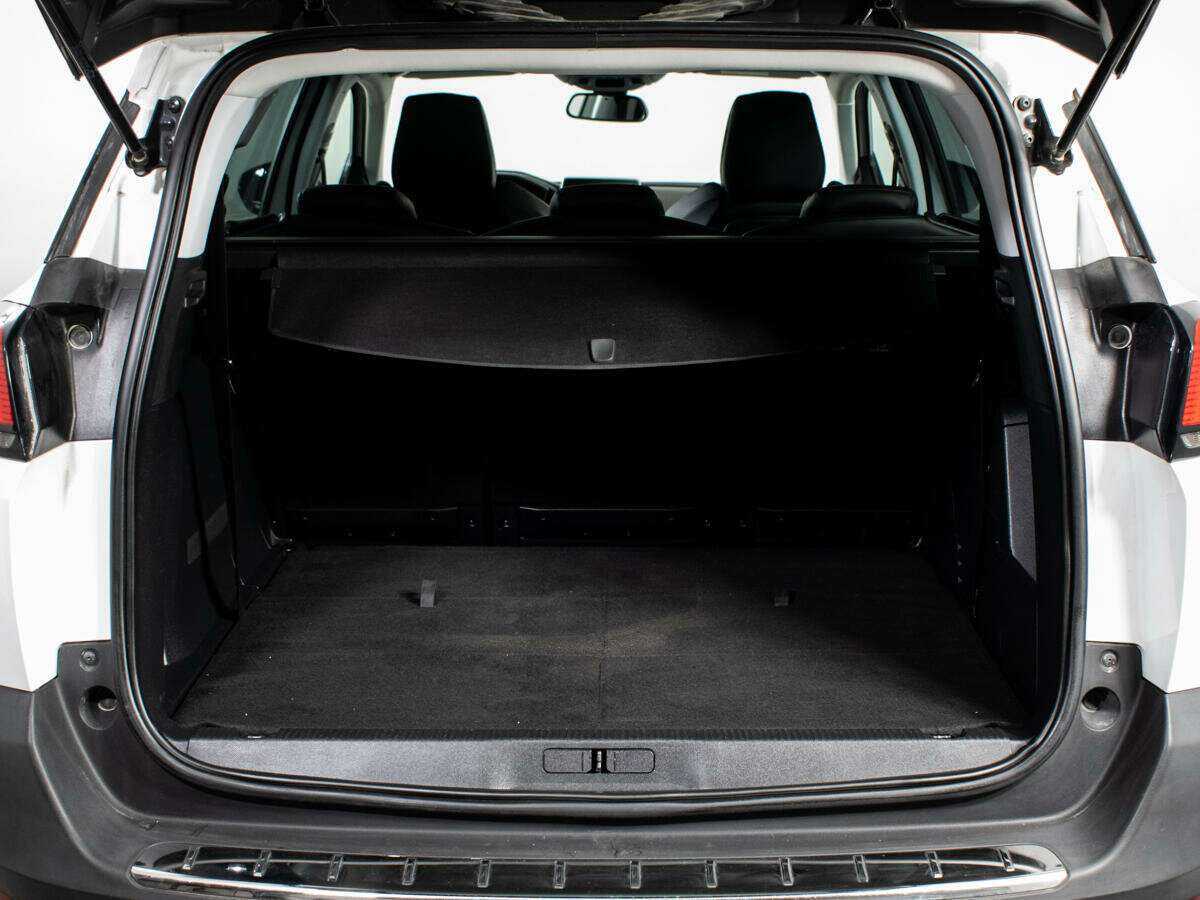 Б/У Пежо 5008 2018 года. Фото: #11