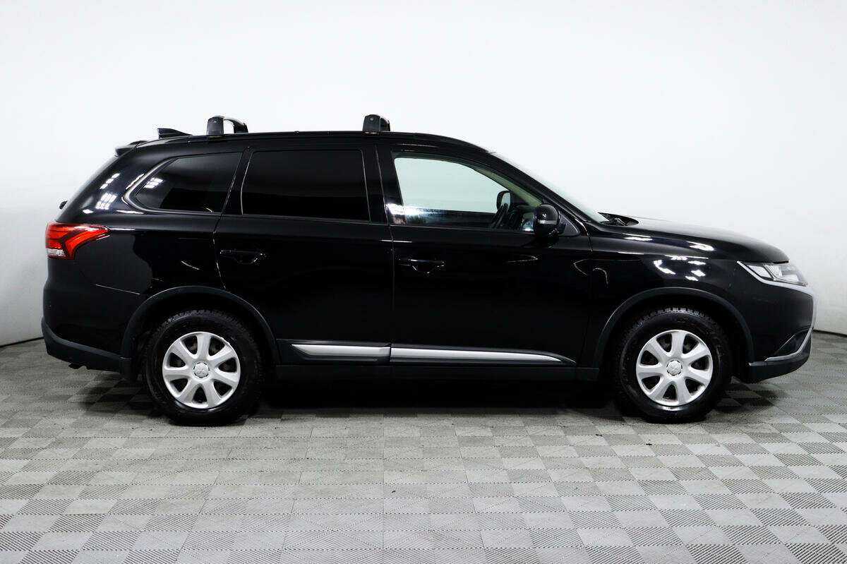 Б/У Митсубиши Оутлэндер 2018 года. Фото: #3