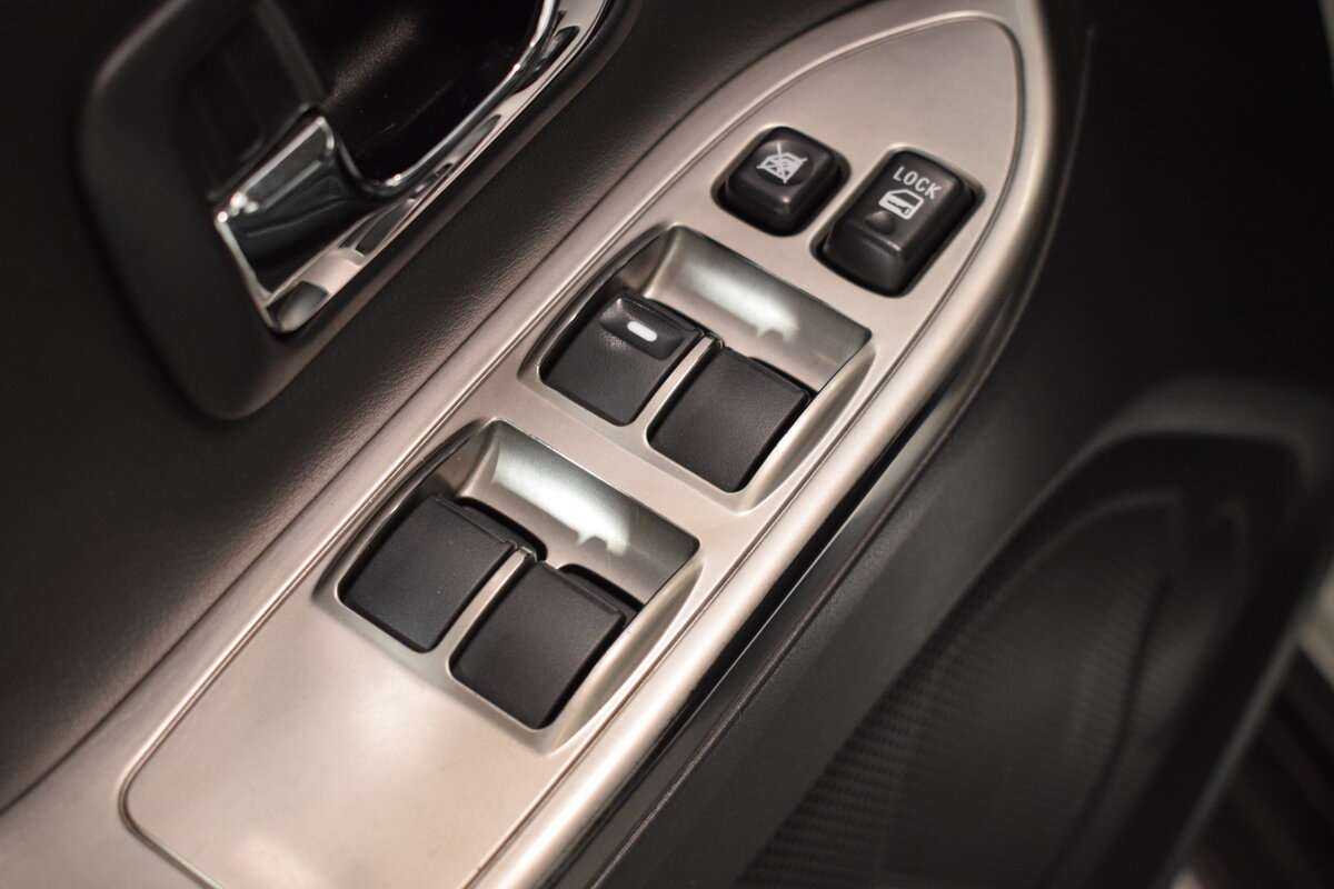 Б/У Митсубиши Паджеро 2014 года. Фото: #7