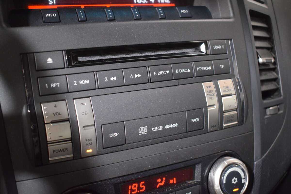 Б/У Митсубиши Паджеро 2014 года. Фото: #17