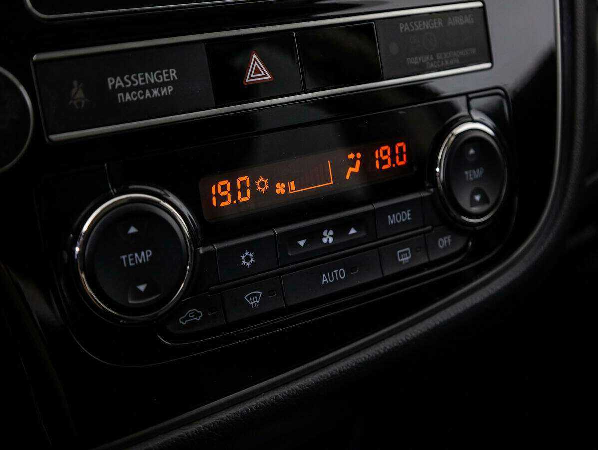 Б/У Митсубиши Оутлэндер 2019 года. Фото: #13