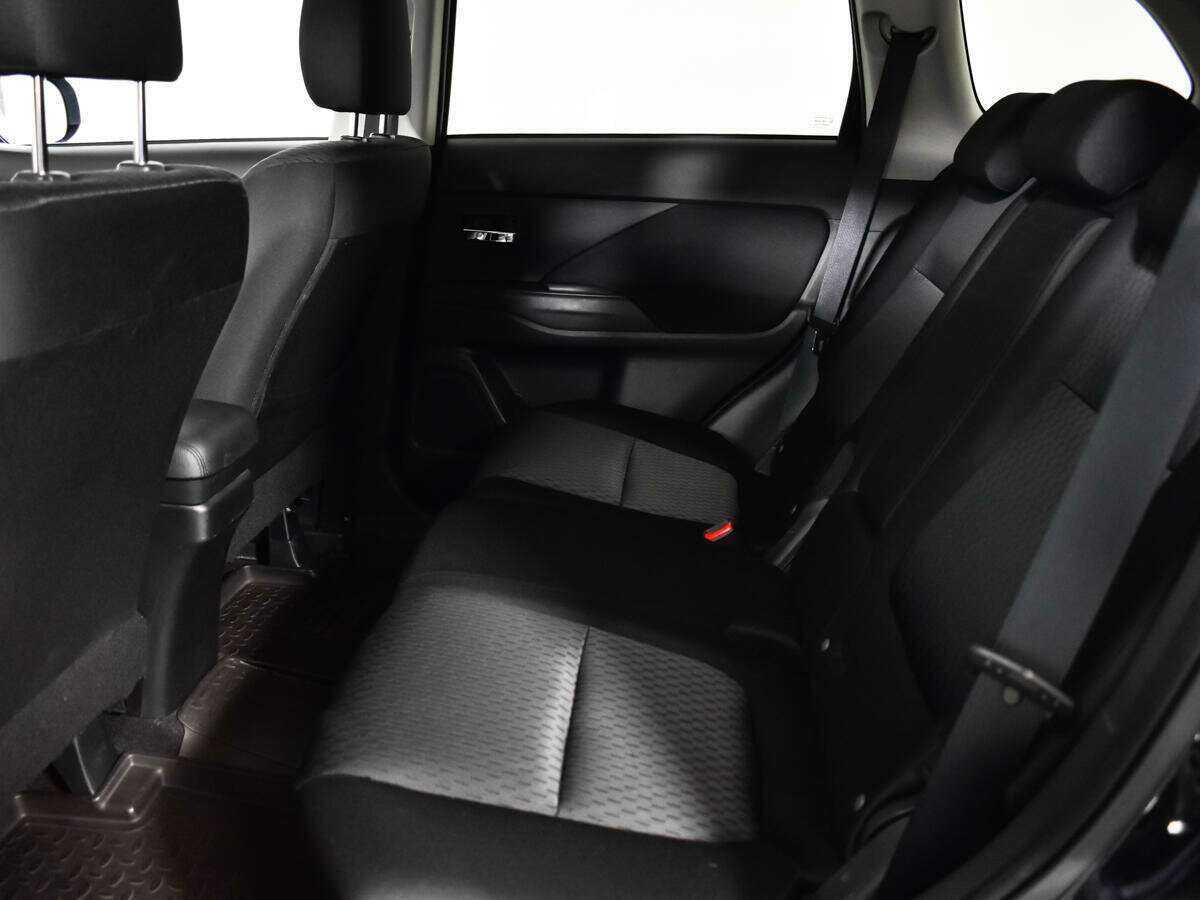 Б/У Митсубиши Оутлэндер 2013 года. Фото: #9