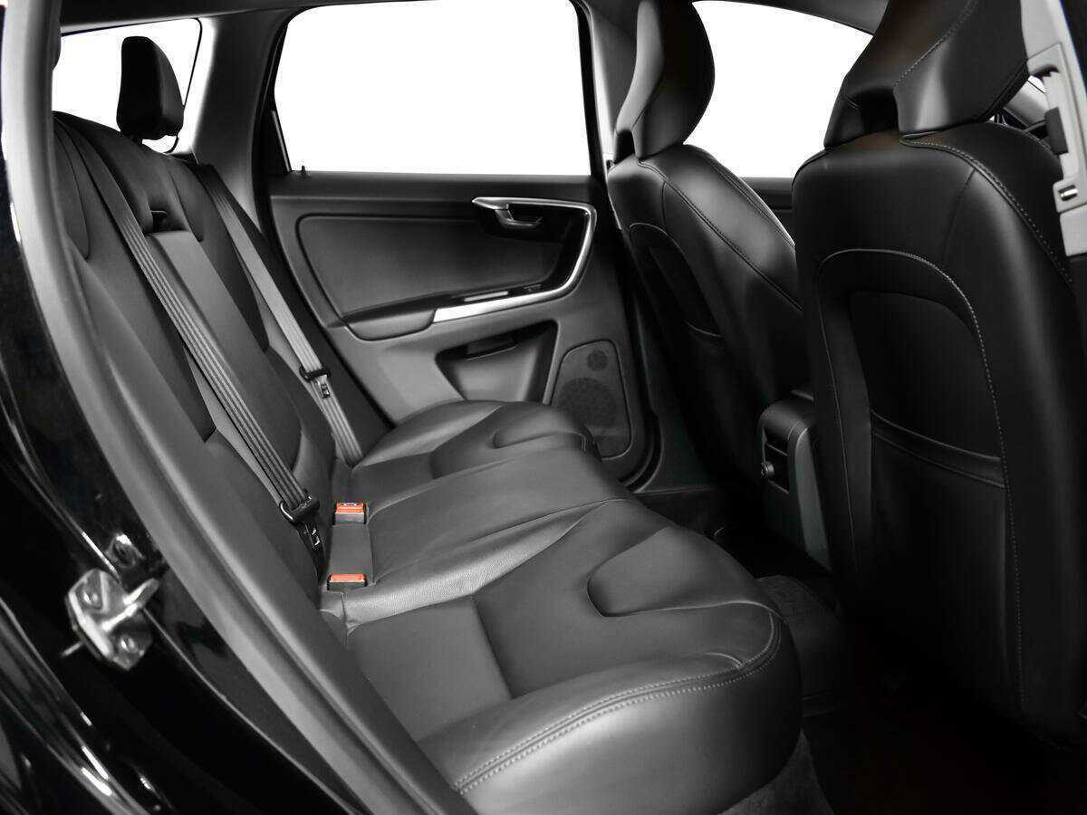 Б/У Вольво ИксЦ60 2014 года. Фото: #9