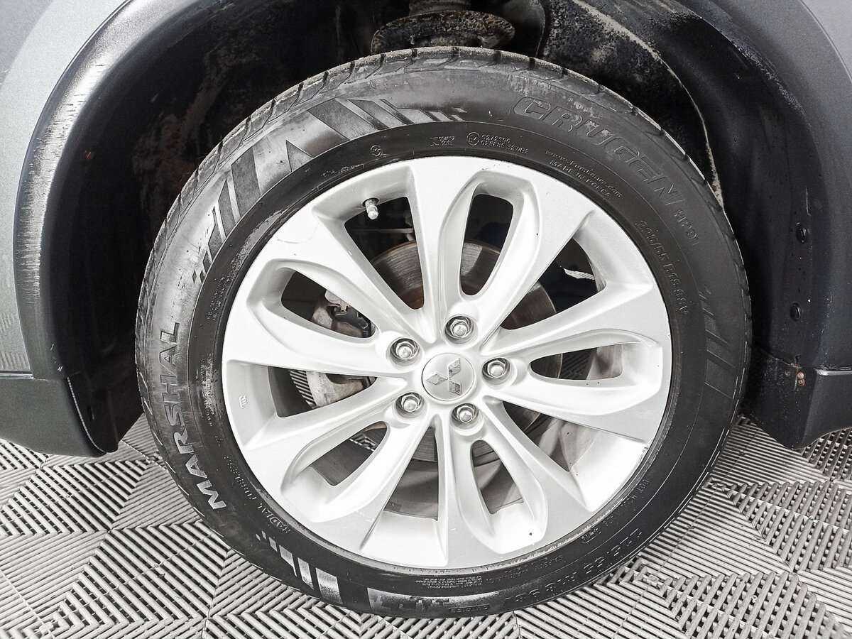 Б/У Митсубиши Оутлэндер 2014 года. Фото: #16