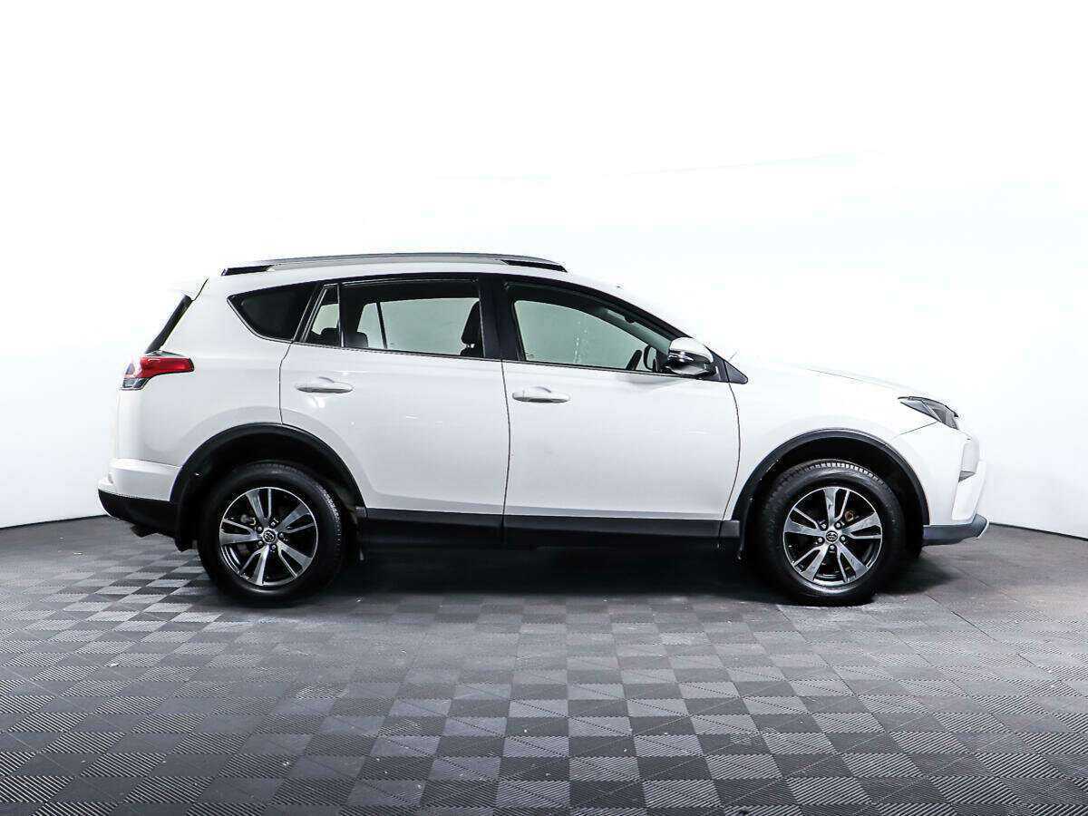 Б/У Тойота Рав4 2018 года. Фото: #3