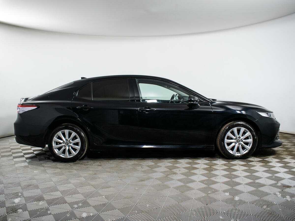 Б/У Тойота Камри 2018 года. Фото: #3