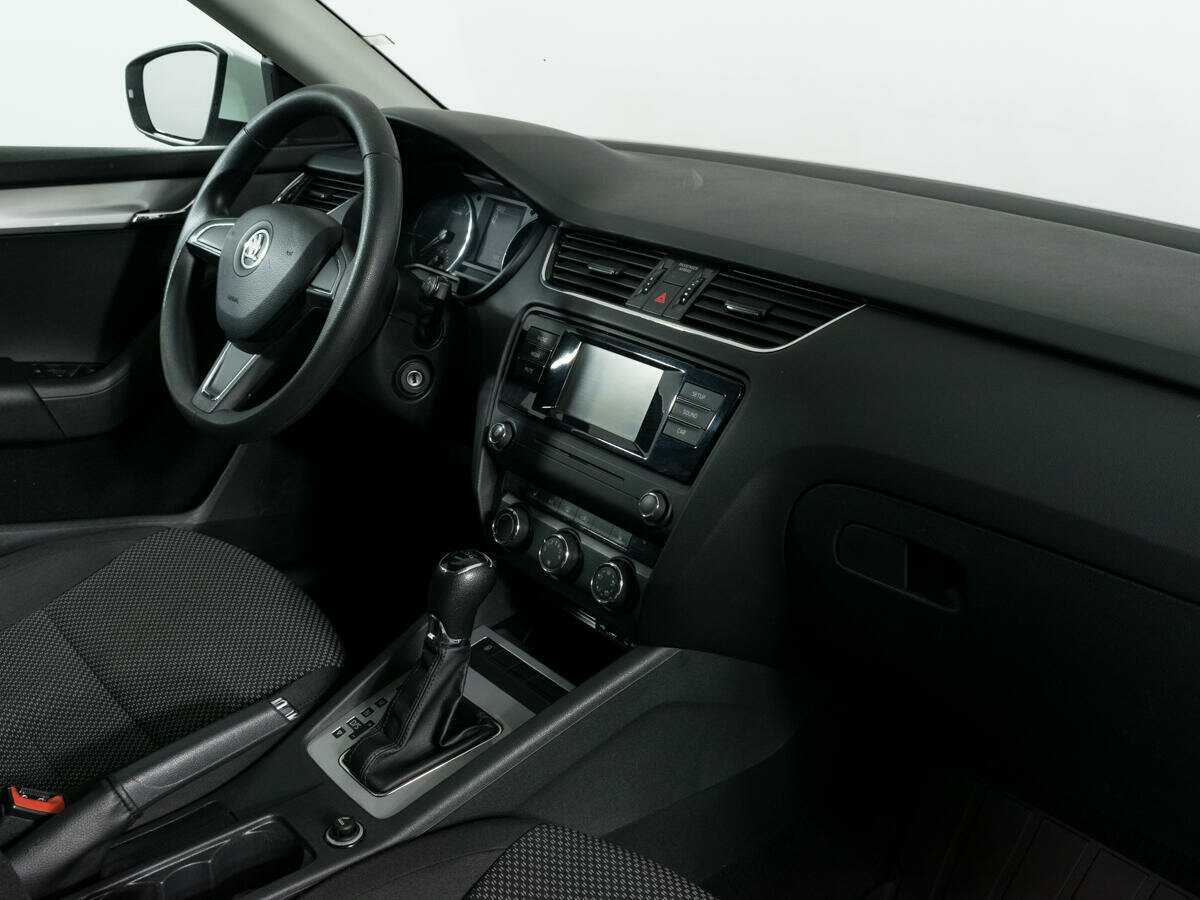 Б/У Шкода Октавия 2015 года. Фото: #4