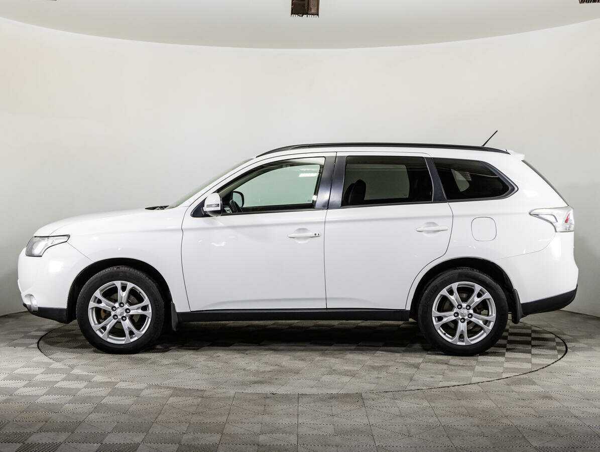 Б/У Митсубиши Оутлэндер 2014 года. Фото: #7