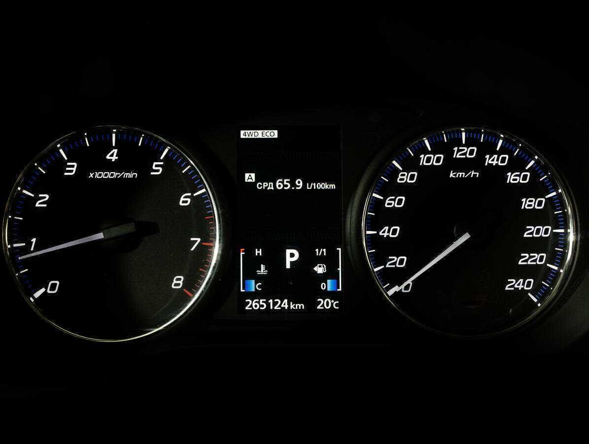 Б/У Митсубиши Оутлэндер 2014 года. Фото: #15