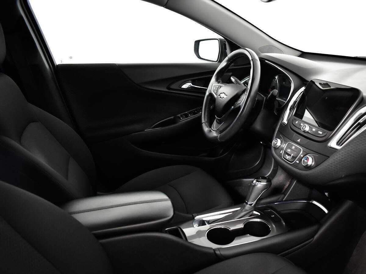 Б/У Шевроле Малибу 2017 года. Фото: #6