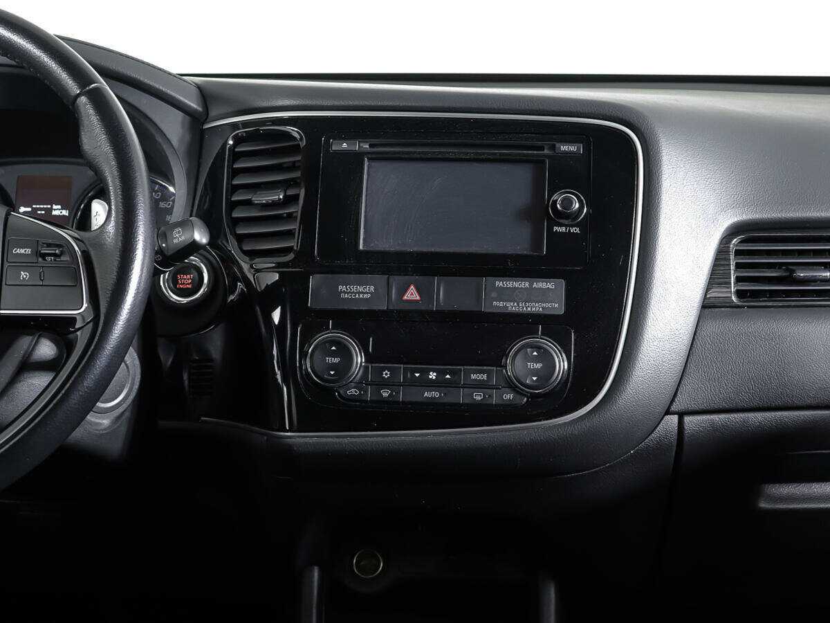 Б/У Митсубиши Оутлэндер 2016 года. Фото: #11