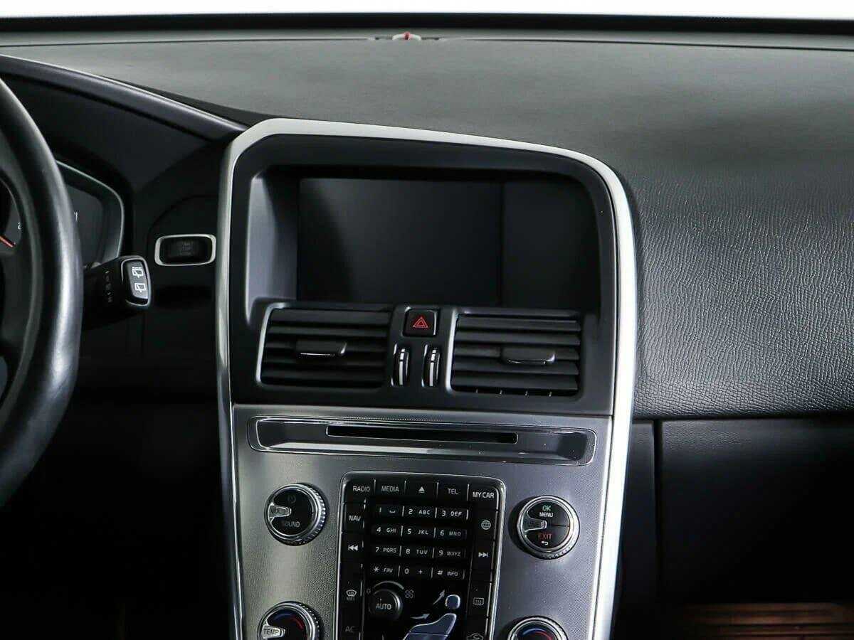 Б/У Вольво ИксЦ60 2017 года. Фото: #12