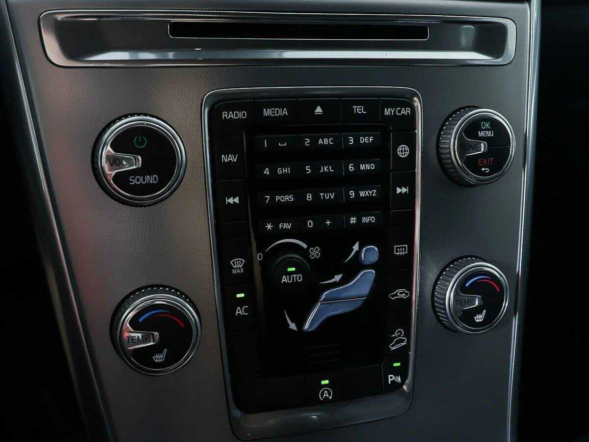 Б/У Вольво ИксЦ60 2017 года. Фото: #16