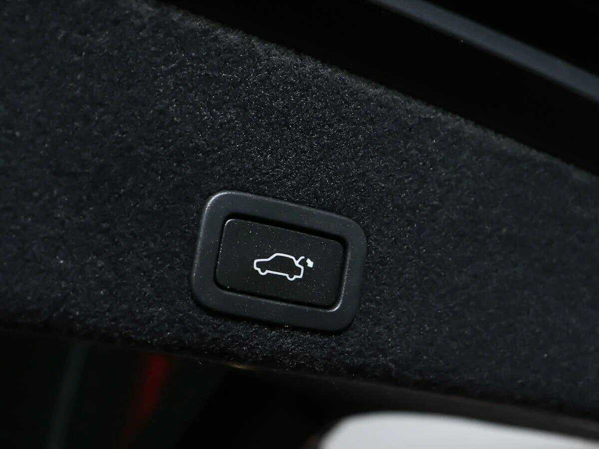 Б/У Вольво ИксЦ60 2017 года. Фото: #19