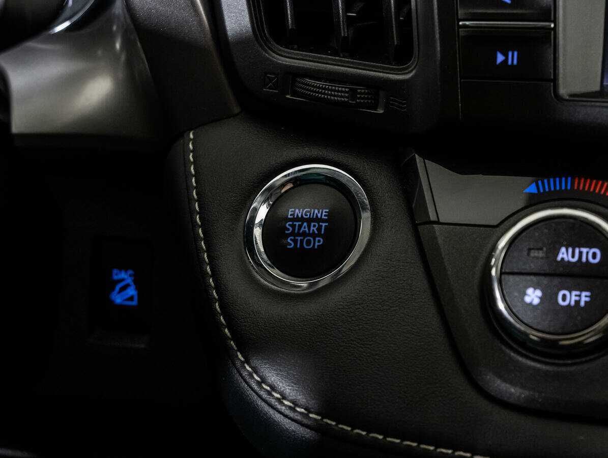 Б/У Тойота Рав4 2016 года. Фото: #17