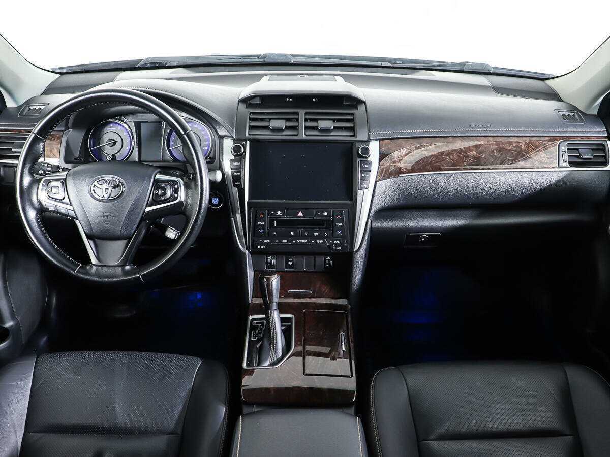 Б/У Тойота Камри 2017 года. Фото: #12