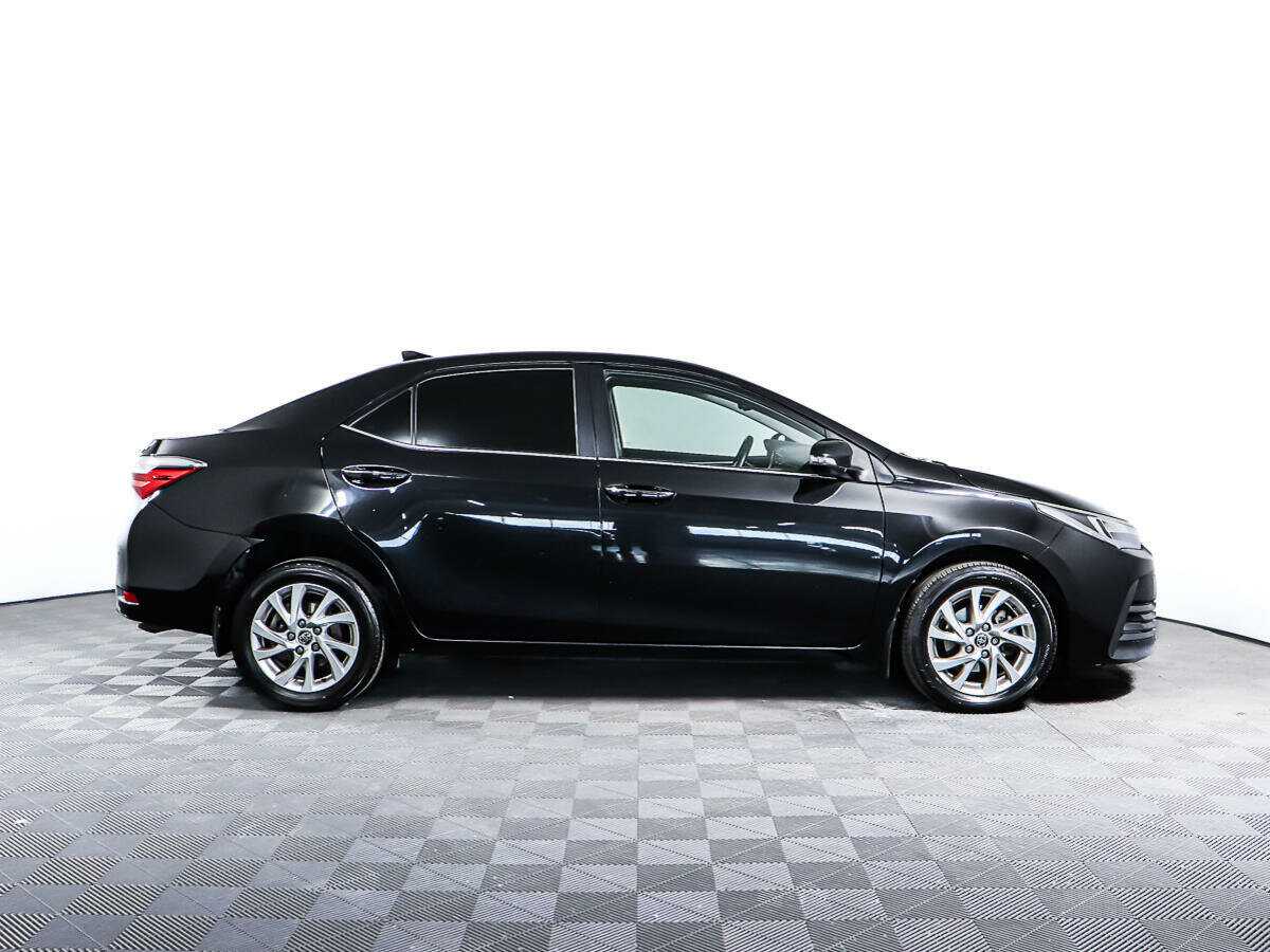 Б/У Тойота Королла 2017 года. Фото: #3