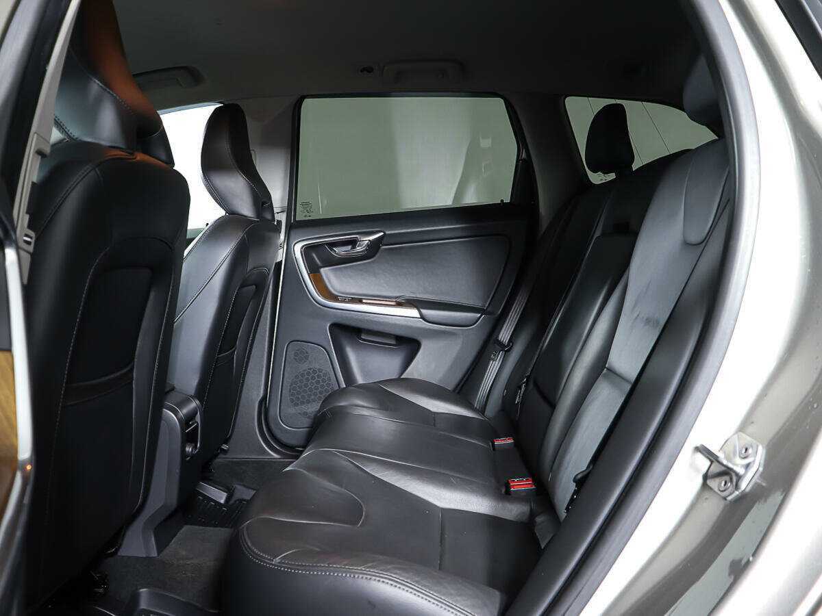 Б/У Вольво ИксЦ60 2015 года. Фото: #9