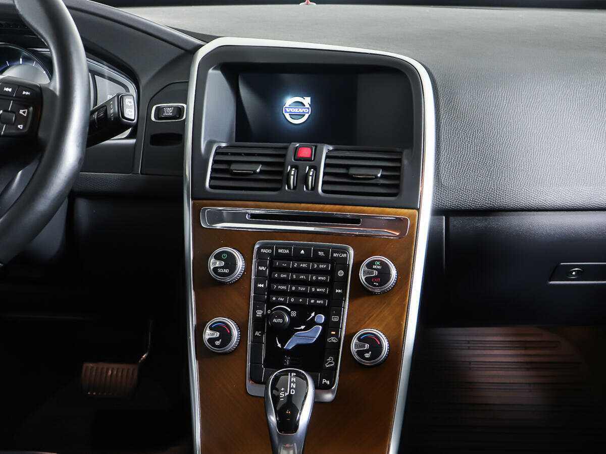 Б/У Вольво ИксЦ60 2015 года. Фото: #11