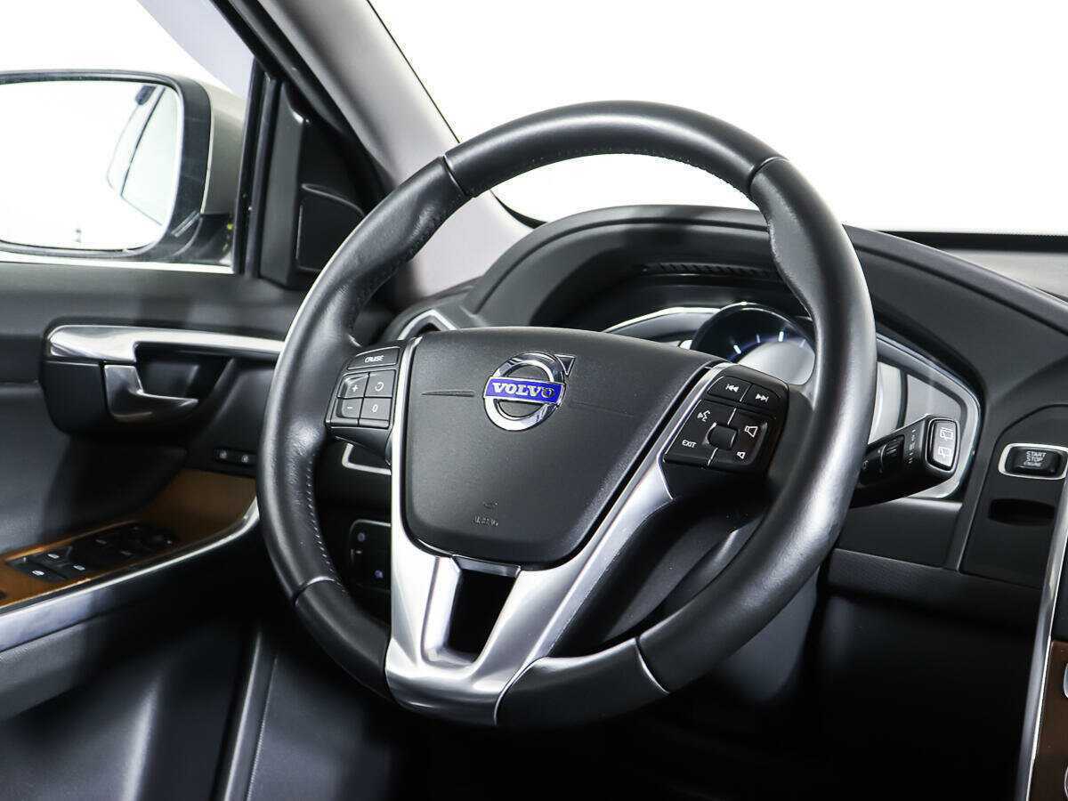 Б/У Вольво ИксЦ60 2015 года. Фото: #14