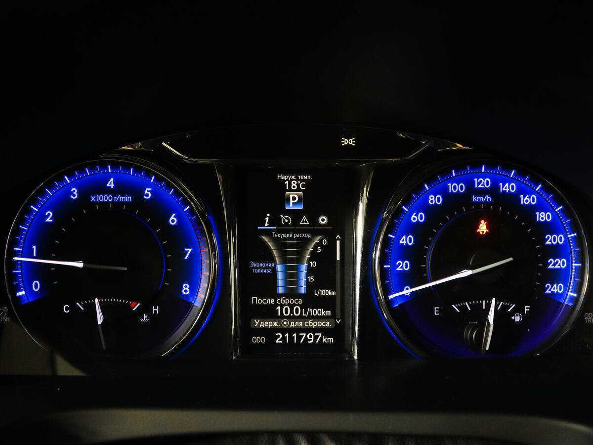 Б/У Тойота Камри 2018 года. Фото: #8