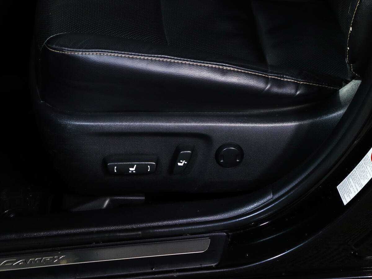 Б/У Тойота Камри 2018 года. Фото: #16