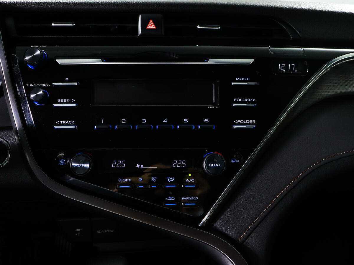 Б/У Тойота Камри 2021 года. Фото: #12