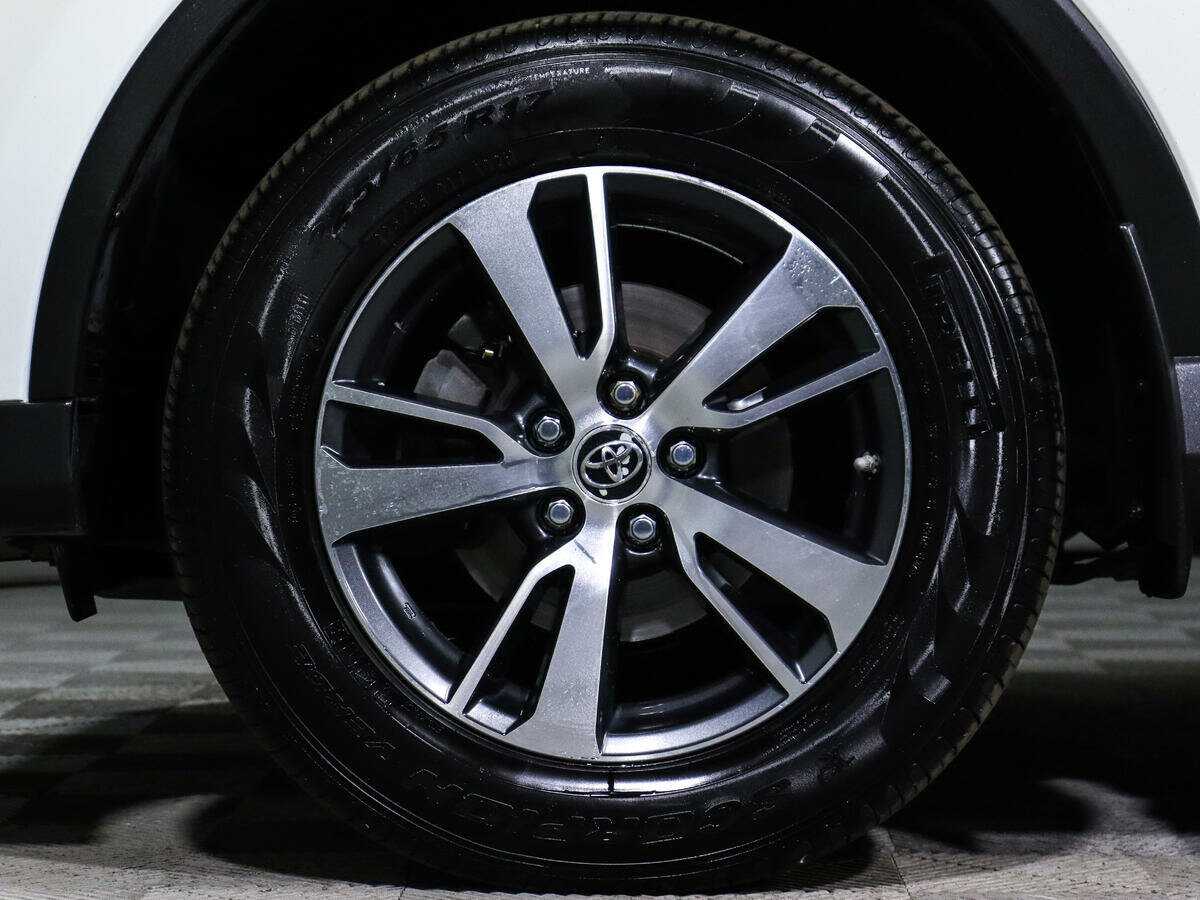 Б/У Тойота Рав4 2017 года. Фото: #14