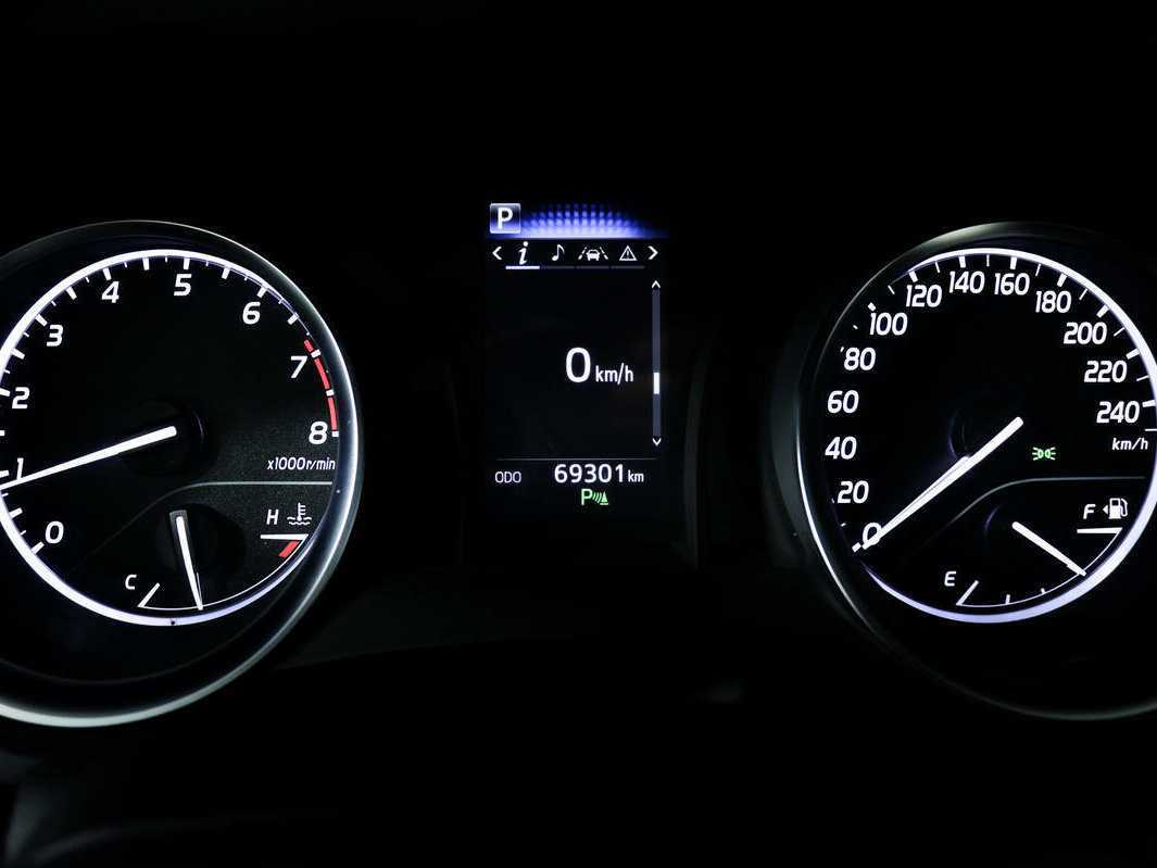 Б/У Тойота Камри 2019 года. Фото: #9