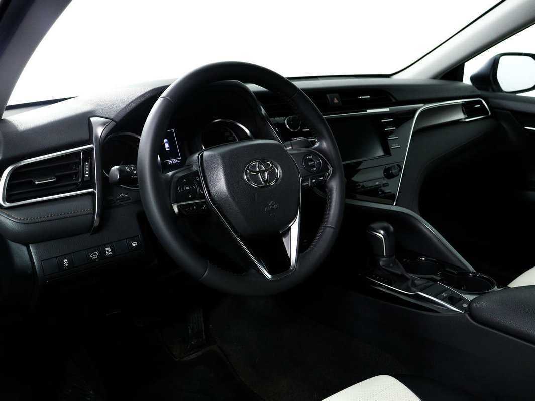 Б/У Тойота Камри 2019 года. Фото: #12