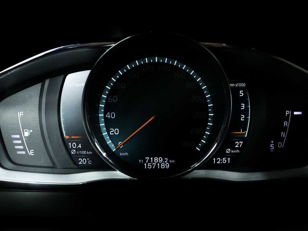 Б/У Вольво ИксЦ60 2017 года. Фото: #9