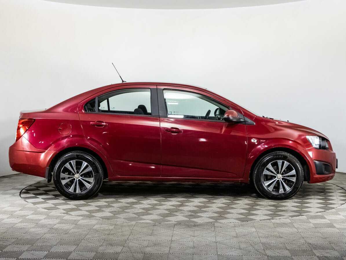 Б/У Шевроле Авео 2015 года. Фото: #3