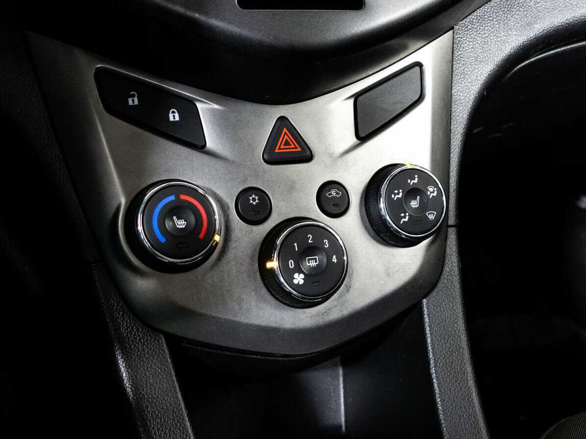 Б/У Шевроле Авео 2015 года. Фото: #12